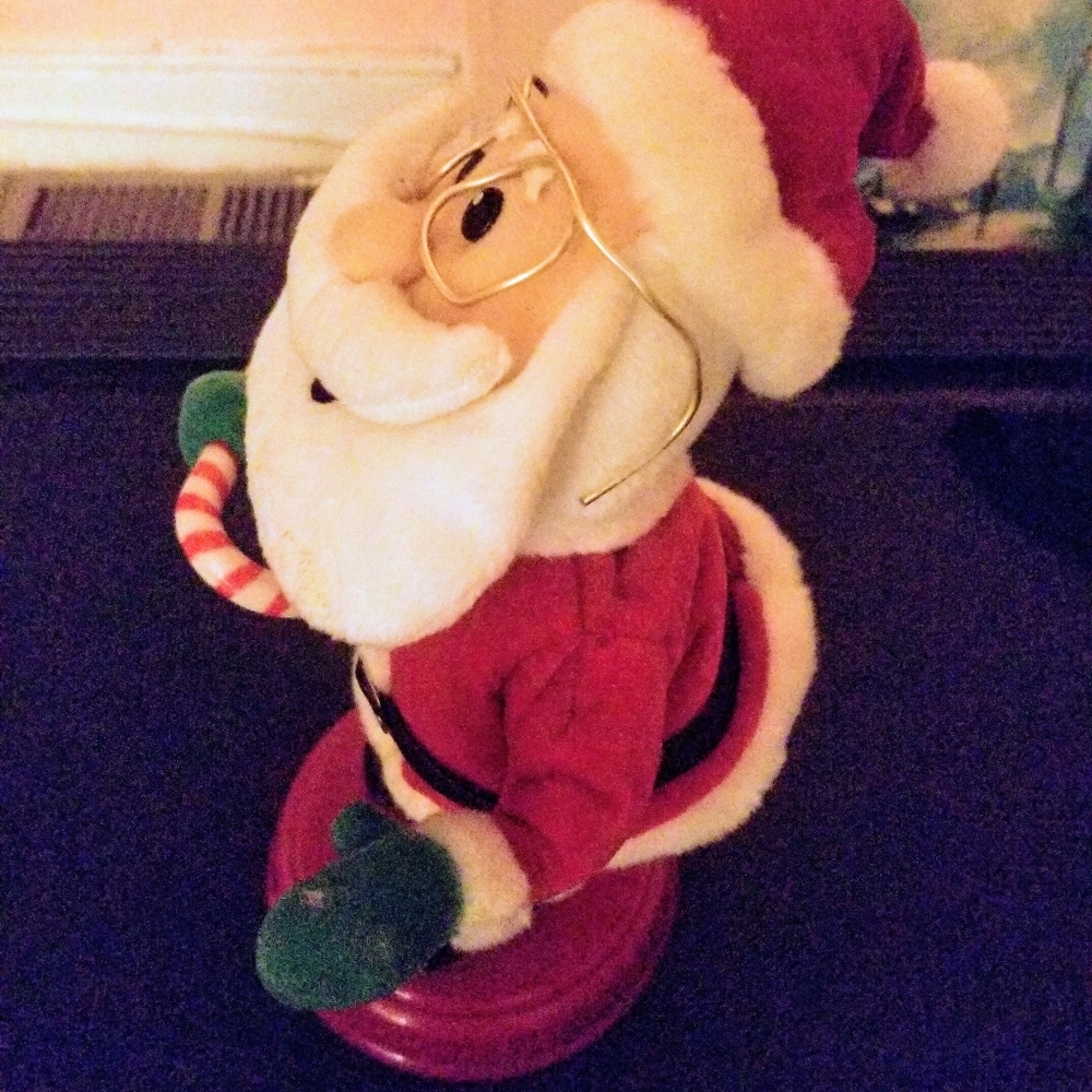 Dancing Santa - Picture 5 of 5